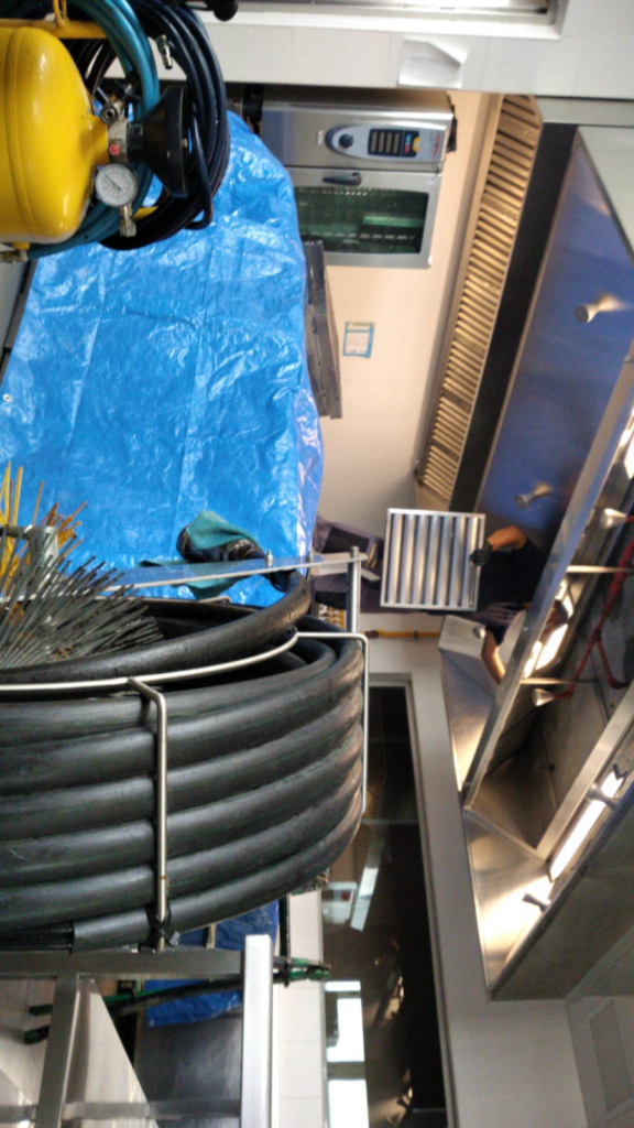 Limpieza de conductos – Preparación para la limpieza, equipo espumogeno y rotadora